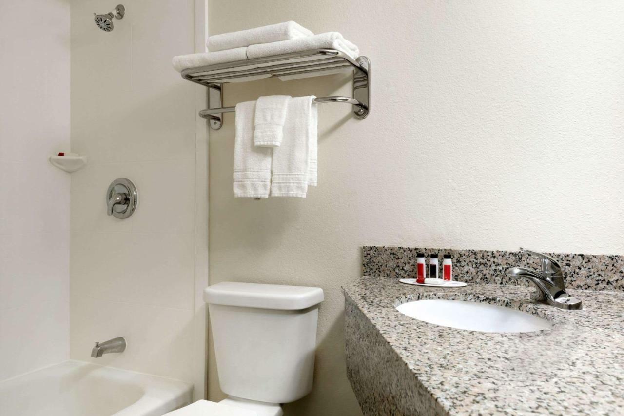 Baymont By Wyndham Florence Cincinnati Εξωτερικό φωτογραφία